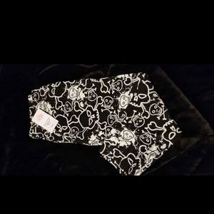 1 pair Curvy capri leggings (buttery soft) fit ladies Size 12-24 (L-XXL).